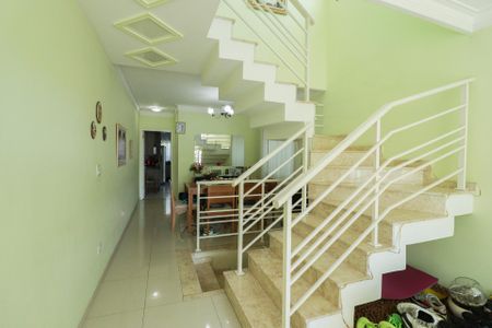 Casa à venda com 250m², 3 quartos e 3 vagas Casa à venda com 250m², 3 quartos e 3 vagasSala