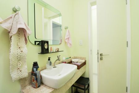 Casa à venda com 250m², 3 quartos e 3 vagas Casa à venda com 250m², 3 quartos e 3 vagasLavabo