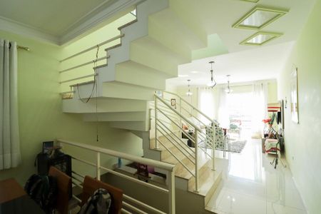 Casa à venda com 250m², 3 quartos e 3 vagas Casa à venda com 250m², 3 quartos e 3 vagasSala