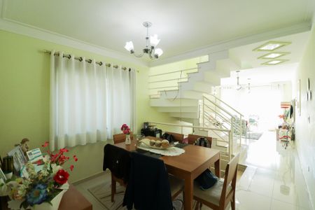 Casa à venda com 250m², 3 quartos e 3 vagas Casa à venda com 250m², 3 quartos e 3 vagasSala