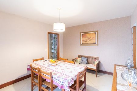 Casa à venda com 250m², 3 quartos e sem vagaSala de jantar