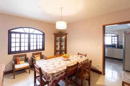 Casa à venda com 250m², 3 quartos e sem vagaSala de jantar