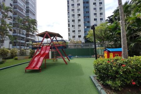 Apartamento à venda com 72m², 2 quartos e 2 vagasÁrea comum - Playground