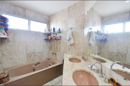 Apartamento à venda com 325m², 4 quartos e 2 vagasBanheiro suite