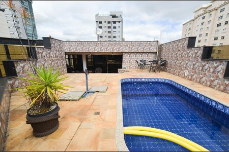 Apartamento à venda com 325m², 4 quartos e 2 vagasArea piscina