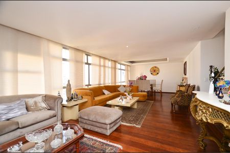 Apartamento à venda com 325m², 4 quartos e 2 vagasSala