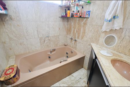 Apartamento à venda com 325m², 4 quartos e 2 vagasBanheiro suite