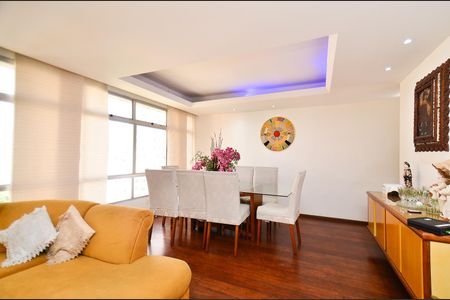 Apartamento à venda com 325m², 4 quartos e 2 vagasSala