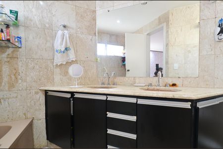 Apartamento à venda com 325m², 4 quartos e 2 vagasBanheiro suite