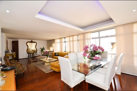 Apartamento à venda com 325m², 4 quartos e 2 vagasSala