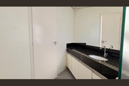 Apartamento para alugar com 202m², 3 quartos e 4 vagasBanheiro