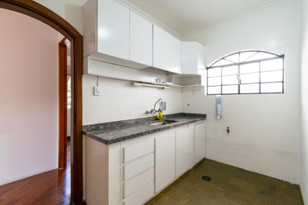 Casa à venda com 370m², 4 quartos e 8 vagasCozinha 2