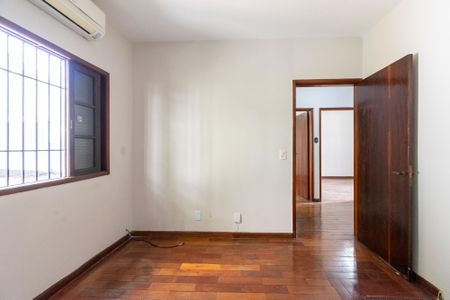 Casa à venda com 370m², 4 quartos e 8 vagasQuarto 2
