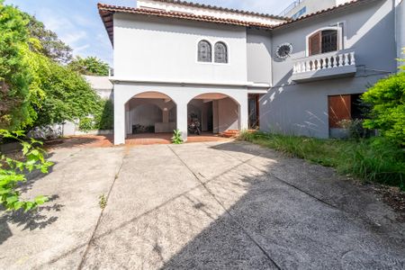 Casa à venda com 370m², 4 quartos e 8 vagasFachada