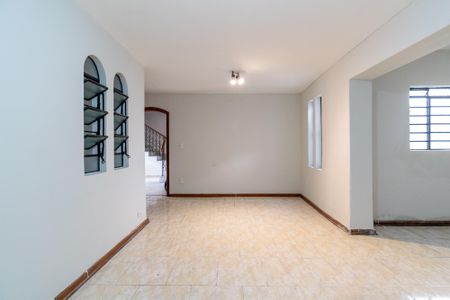 Casa à venda com 370m², 4 quartos e 8 vagasSala