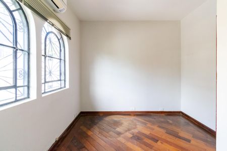 Casa à venda com 370m², 4 quartos e 8 vagasCloset da suíte 2