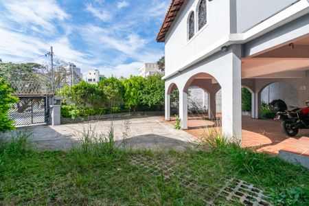 Casa à venda com 370m², 4 quartos e 8 vagasGaragem