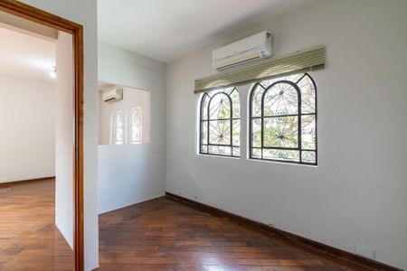 Casa à venda com 370m², 4 quartos e 8 vagasCloset da suíte 2