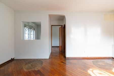 Casa à venda com 370m², 4 quartos e 8 vagasSuíte 2