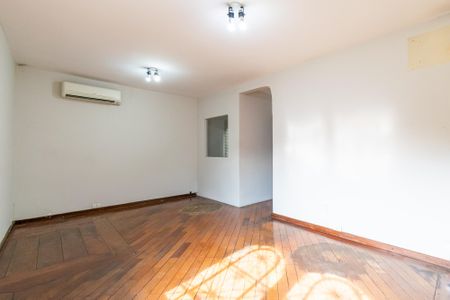 Casa à venda com 370m², 4 quartos e 8 vagasSuíte 2