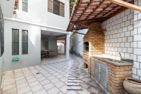 Casa à venda com 370m², 4 quartos e 8 vagasChurrasqueira