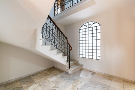 Casa à venda com 370m², 4 quartos e 8 vagasHall de entrada