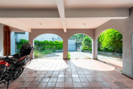 Casa à venda com 370m², 4 quartos e 8 vagasGaragem