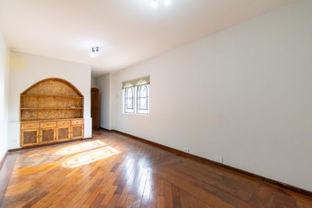 Casa à venda com 370m², 4 quartos e 8 vagasSuíte 2