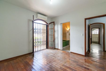 Casa à venda com 370m², 4 quartos e 8 vagasSuíte 1