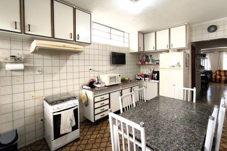 Casa à venda com 261m², 4 quartos e 4 vagas Casa à venda com 261m², 4 quartos e 4 vagasCozinha