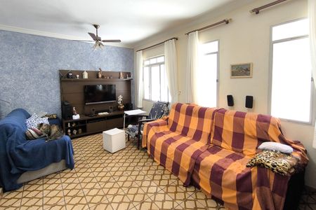 Casa à venda com 261m², 4 quartos e 4 vagas Casa à venda com 261m², 4 quartos e 4 vagasSala