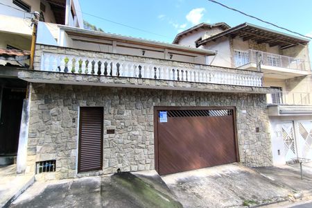 Casa à venda com 261m², 4 quartos e 4 vagas Casa à venda com 261m², 4 quartos e 4 vagasFachada