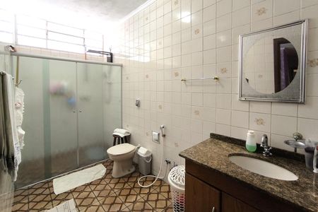 Casa à venda com 261m², 4 quartos e 4 vagas Casa à venda com 261m², 4 quartos e 4 vagasBanheiro Suíte