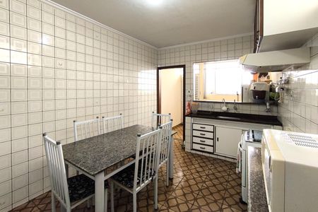 Casa à venda com 261m², 4 quartos e 4 vagas Casa à venda com 261m², 4 quartos e 4 vagasCozinha