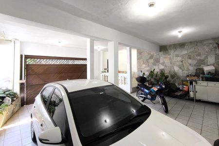 Casa à venda com 261m², 4 quartos e 4 vagas Casa à venda com 261m², 4 quartos e 4 vagasGaragem