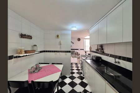 Apartamento à venda com 90m², 3 quartos e 2 vagasCozinha e Área de Serviço