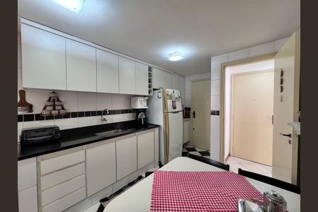 Apartamento à venda com 90m², 3 quartos e 2 vagasCozinha e Área de Serviço