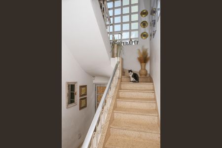 Casa à venda com 260m², 3 quartos e 3 vagasEntrada Lateral e escada