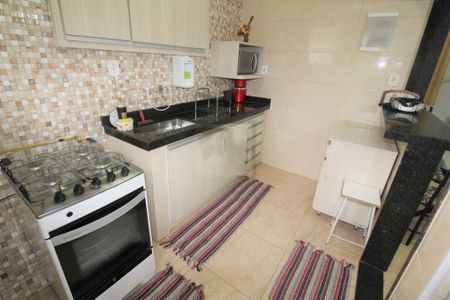 Casa à venda com 99m², 2 quartos e 1 vaga