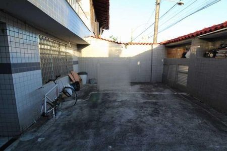 Casa à venda com 258m², 4 quartos e 4 vagas