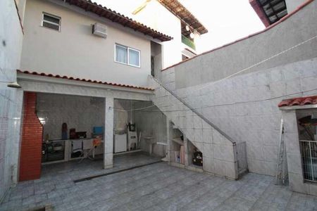Casa à venda com 258m², 4 quartos e 4 vagas