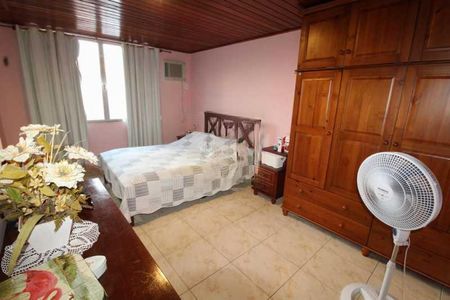 Casa à venda com 258m², 4 quartos e 4 vagas