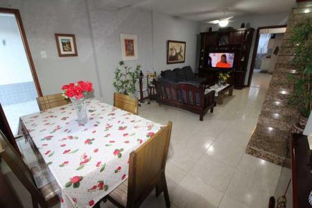 Casa à venda com 258m², 4 quartos e 4 vagas