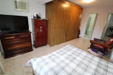 Casa à venda com 258m², 4 quartos e 4 vagas