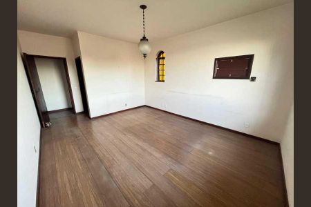 Casa à venda com 293m², 4 quartos e 3 vagas