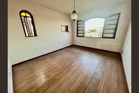 Casa à venda com 293m², 4 quartos e 3 vagas