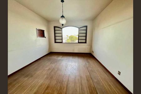 Casa à venda com 293m², 4 quartos e 3 vagas