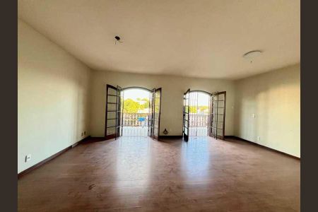 Casa à venda com 293m², 4 quartos e 3 vagas