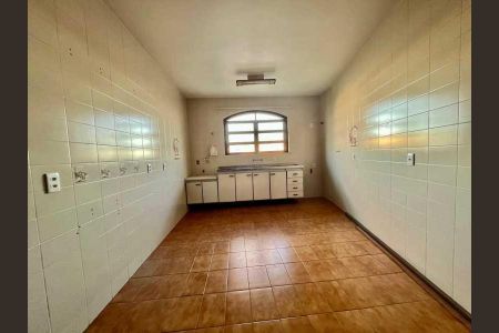 Casa à venda com 293m², 4 quartos e 3 vagas