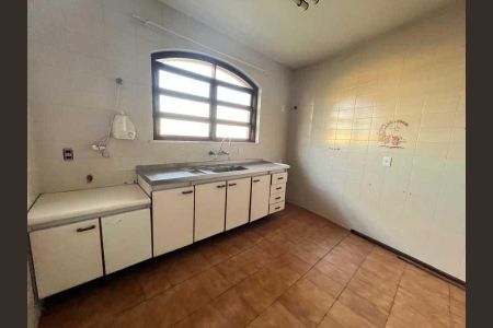 Casa à venda com 293m², 4 quartos e 3 vagas